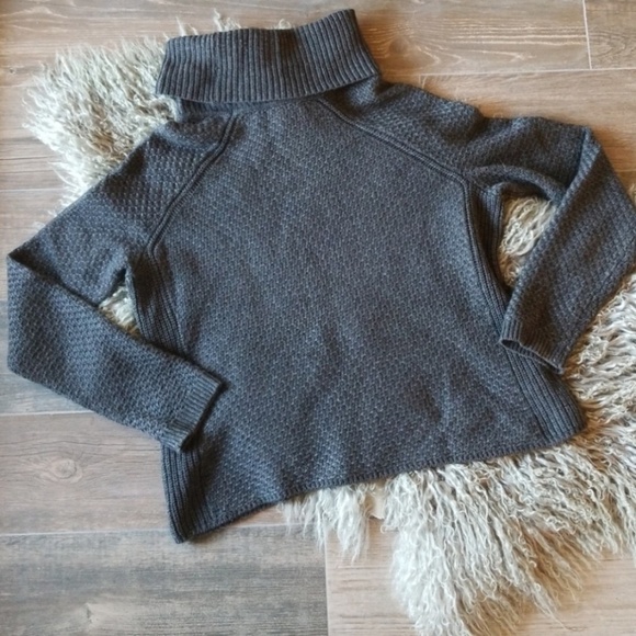 Banana Republic Chunky Knit Sweater - Picture 2 of 7